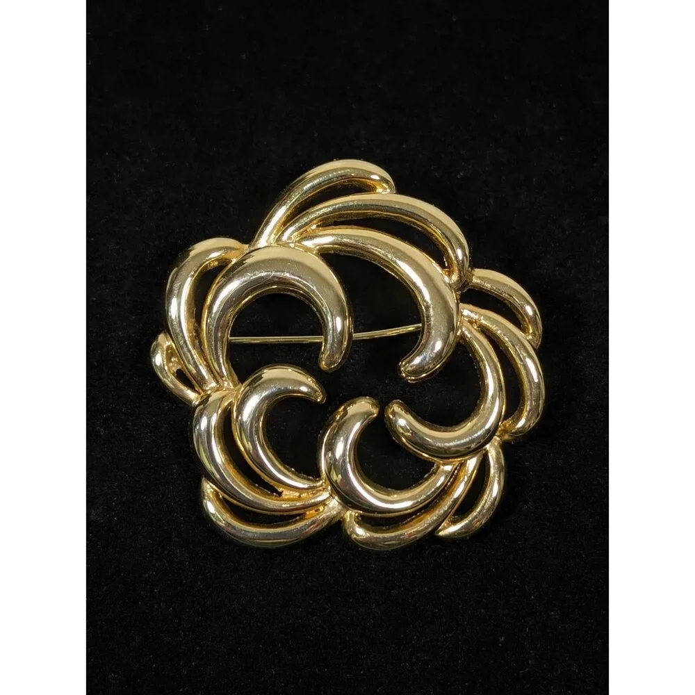 Vintage Avon Gold Tone Scroll Open Wreath Circle Round Pin Brooch‎